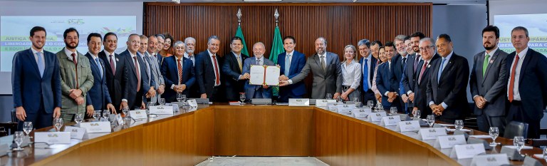 Lula anuncia tarifa social de energia