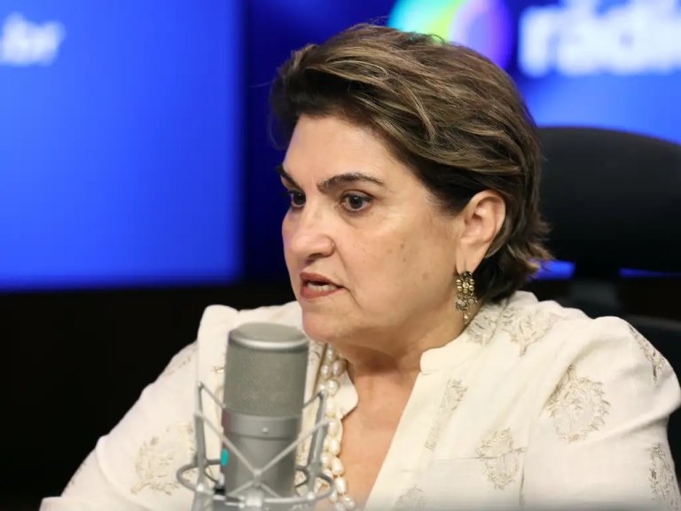 Márcia Lopes, ministra das Mulheres, participa do programa A Voz do Brasil