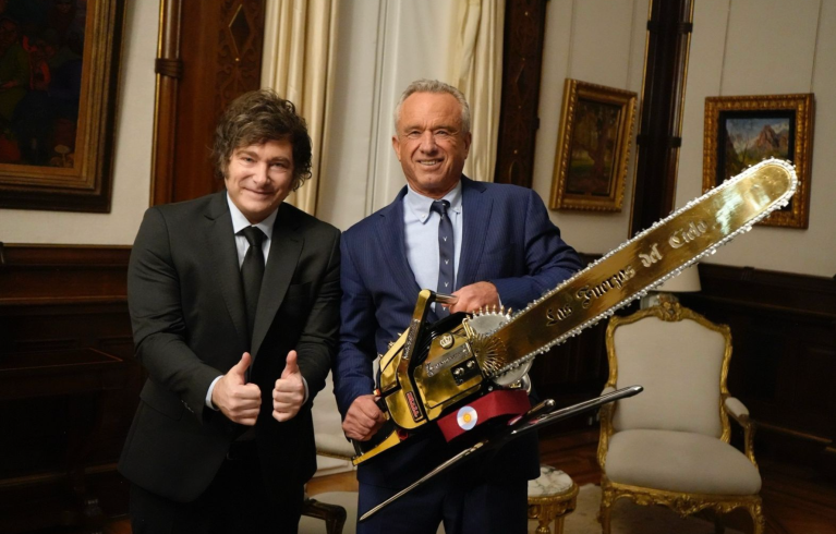 Javier Milei e Robert F. Kennedy Jr. em Buenos Aires