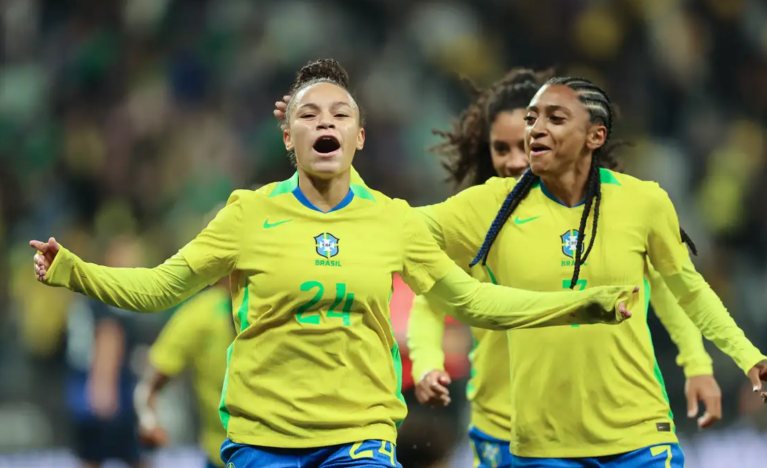 Seleção feminina de futebol