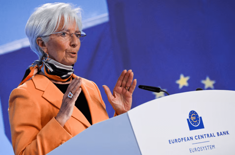 A presidente do Banco Central Europeu (BCE), Christine Lagarde, fala à imprensa após a reunião mensal de política monetária do Conselho do BCE em Frankfurt, Alemanha, em 6 de março de 2025
