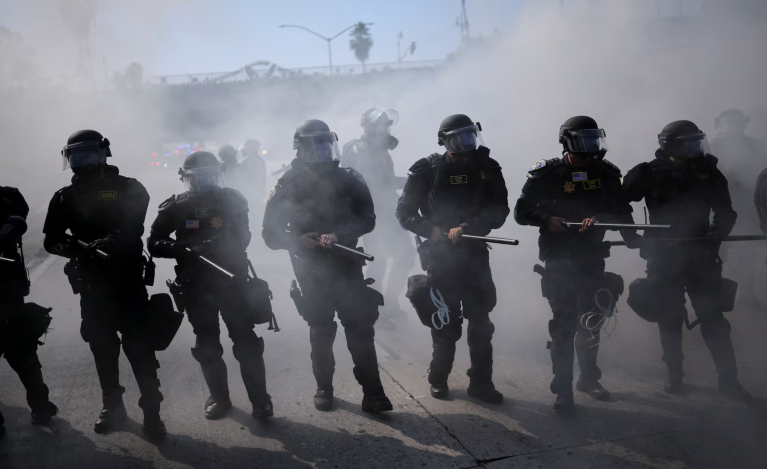 Polícia reprime protestos nos Estados Unidos
