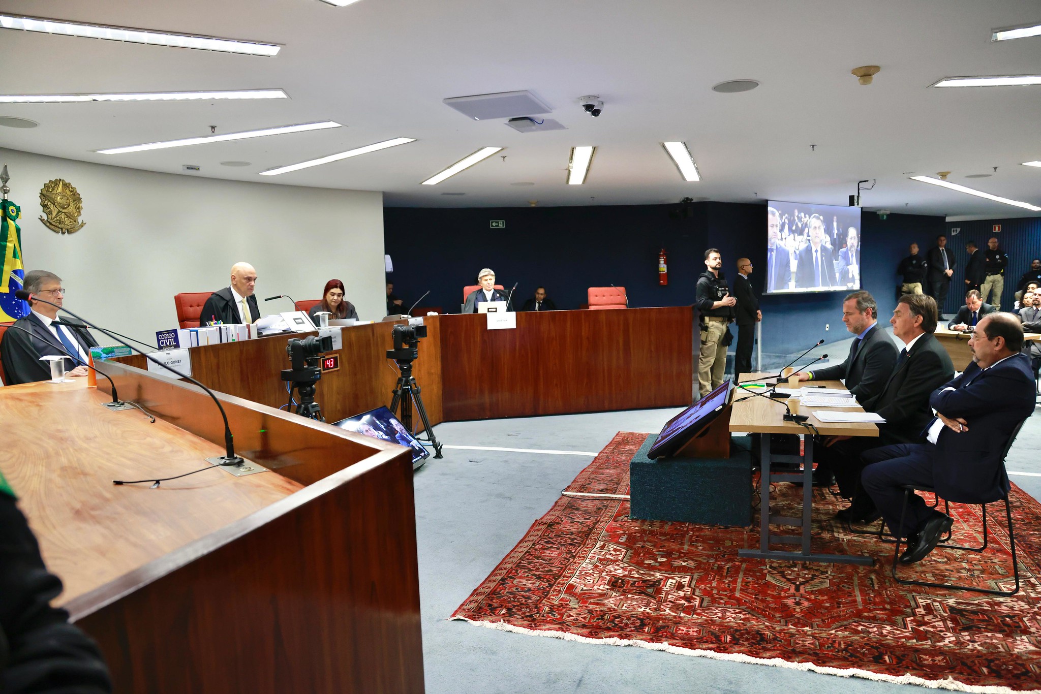 Jar Bolsonaro é interrogado pelo ministro do STF Alexandre de Moraes durante oitiva sobre trama golpista