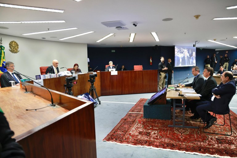Jar Bolsonaro é interrogado pelo ministro do STF Alexandre de Moraes durante oitiva sobre trama golpista