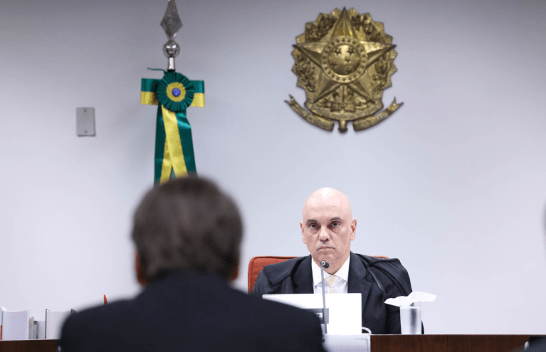Jair Bolsonaro e Alexandre de Moraes no STF - 10/06/2025