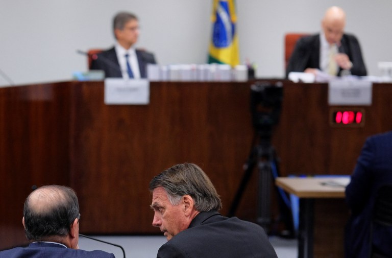 Ex-presidente Jair Bolsonaro comparece ao julgamento no Supremo Tribunal do Brasil sobre alegada tentativa de golpe perante o ministro do Supremo Tribunal Alexandre de Moraes, em Brasília - 10/06/2025