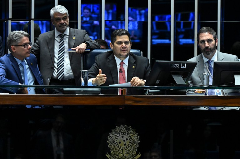 Senador Davi Alcolumbre lê requerimento e CPMI para investigar fraudes no INSS é criada
