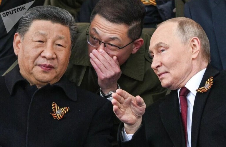 Presidente da China, Xi Jinping, conversa com o presidente russo, Vladimir Putin