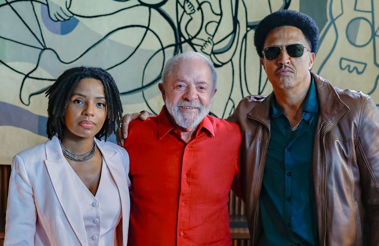 Jornalista Semayat Oliveira, presidente Lula e o rapper Mano Brown