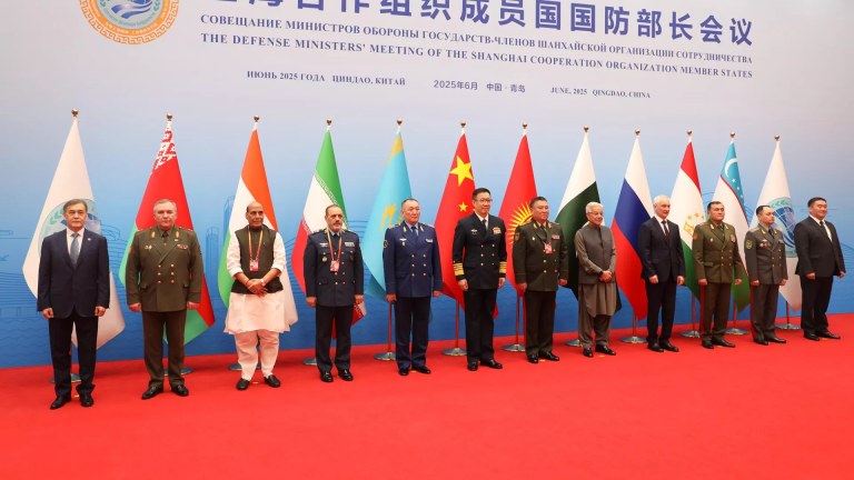Ministros da Defesa de todos os 10 países-membros da Organização de Cooperação de Xangai em Qingdao, província de Shandong, no leste da China, em 26/06/2025