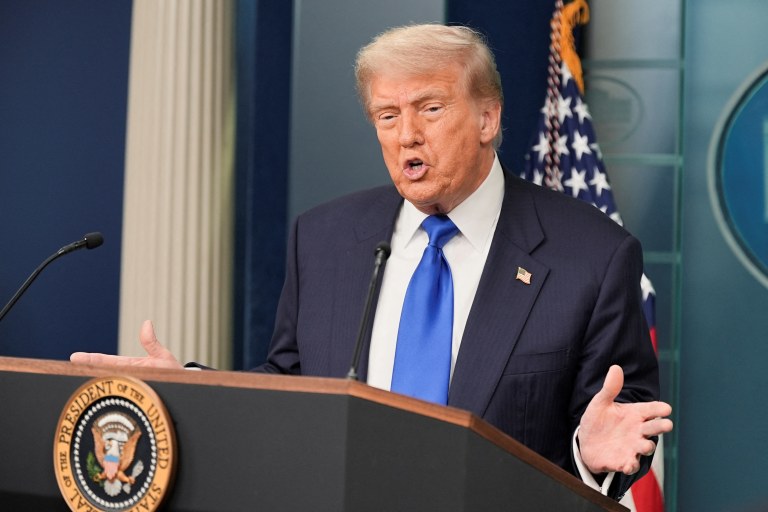 Trump fala à mídia na Casa Branca
27/06/2025