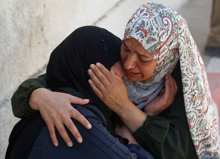 Funeral de palestinos mortos por fogo israelense enquanto buscavam ajuda no norte de Gaza
19/06/2025