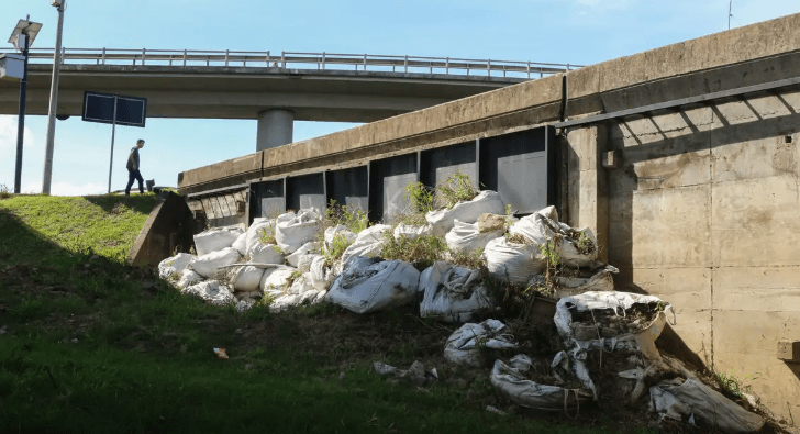 Nível do Guaíba recua, e prefeitura de Porto Alegre reabre comportas
