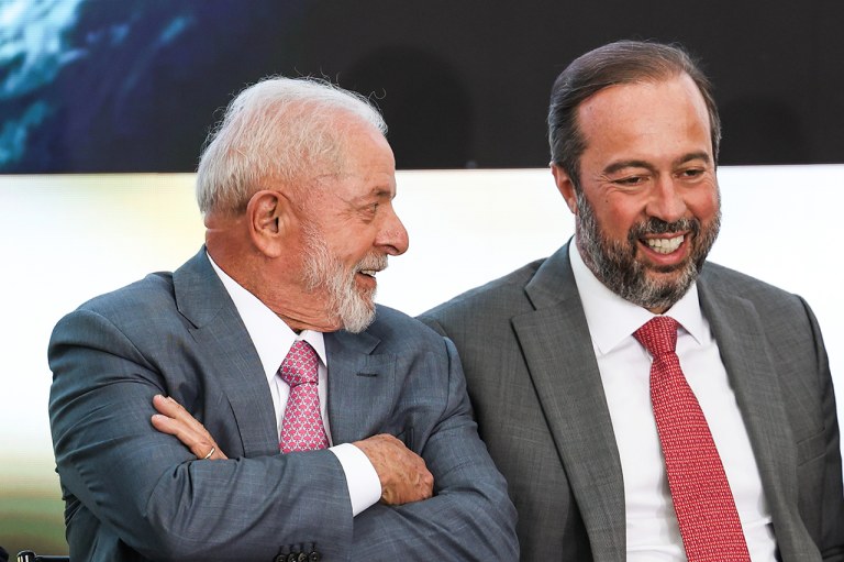 O presidente Luiz Inácio Lula da Silva, e o ministro de Minas e Energia, Alexandre Silveira