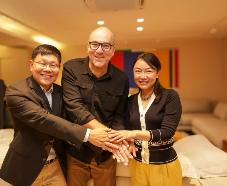 Li Bo, Leonardo Attuch e Helen Han