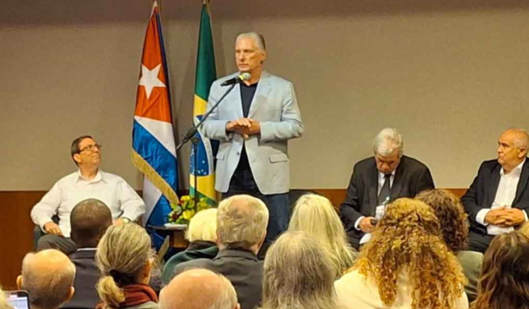 Miguel Díaz-Canel aos brasileiros: "Cuba não se rende"!