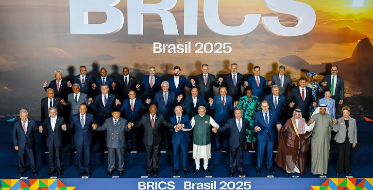 07.07.2025 - Presidente da República, Luiz Inácio Lula da Silva, posa para fotografia de família dos Chefes de Estado e de Governo dos países-membros, parceiros e de engajamento externo, no Museu de Arte Moderna (MAM). Rio de Janeiro - RJ.