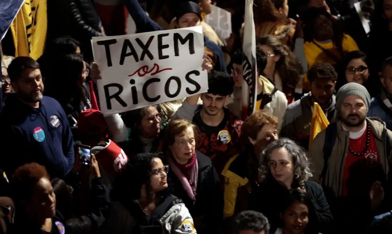 Protesto pela taxação dos super-ricos na Avenida Paulista - 10 de julho de 2025