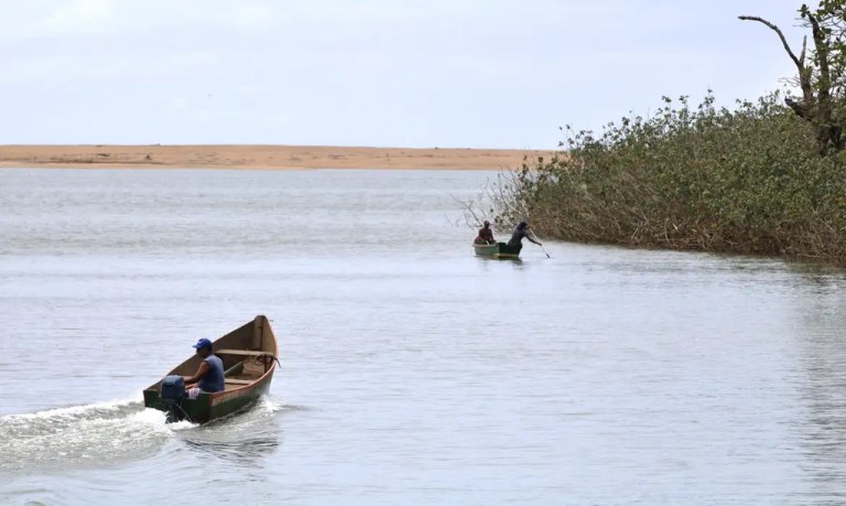 Foz do Rio Doce em Regência, distrito de Linhares (ES)