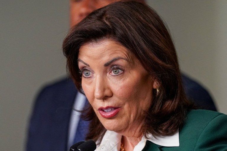 Governadora de Nova York Kathy Hochul 
 3/3/2025