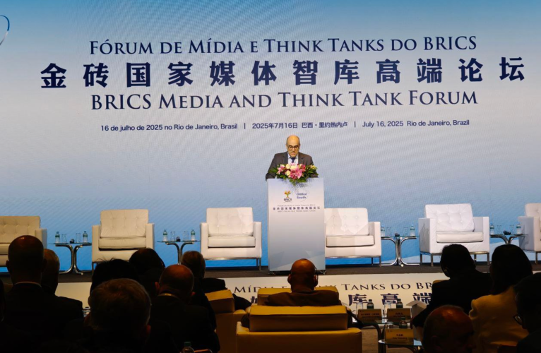 Leonardo Attuch discursa no Fórum de Mídia e Think Tanks