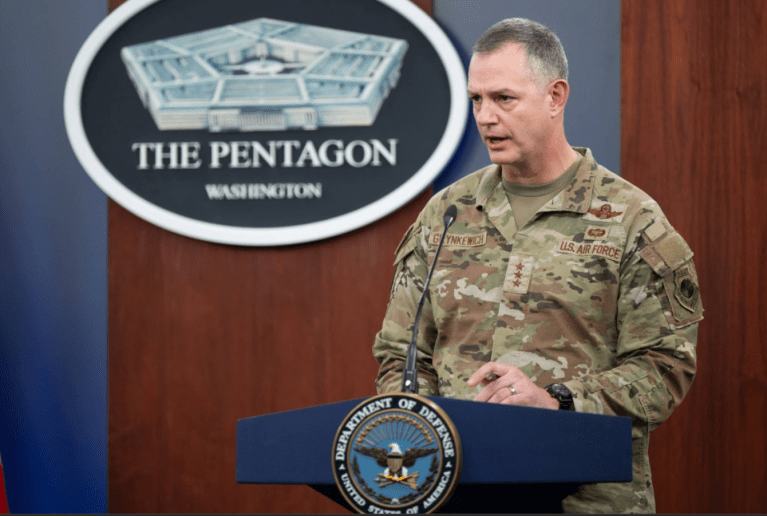Comandante militar da OTAN na Europa, o general americano Alexus Grynkewich, no prédio do Pentágono, em Washington, nos EUA - 17/03/2025