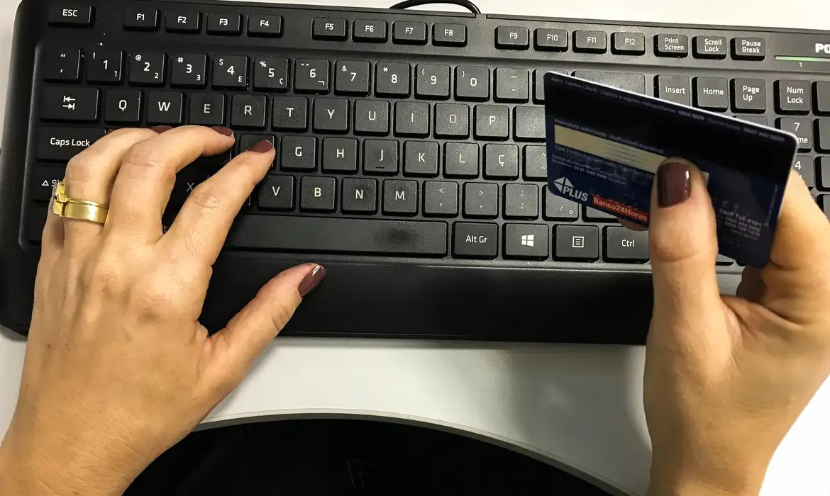 Associação pede inclusão de sites dos EUA em lista de pirataria