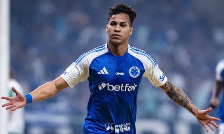 O atacante Kaio Jorge comemora gol no Mineirão, em Belo Horizonte