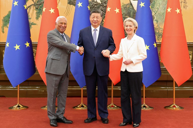 Presidente da China, Xi Jinping, em encontro com presidente do Conselho Europeu, António Costa, e presidente da Comissão Europeia, Ursula von der Leyen, em Pequim