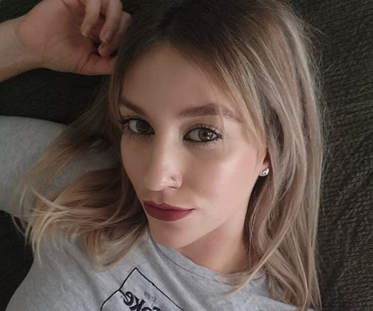 Anne Leigh McKenzie, de 27 anos, foi assassinada a tiros por Ian Alexander Bruder Hay
