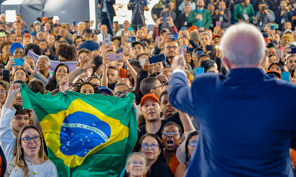 Soberania com Lula ou capitulação