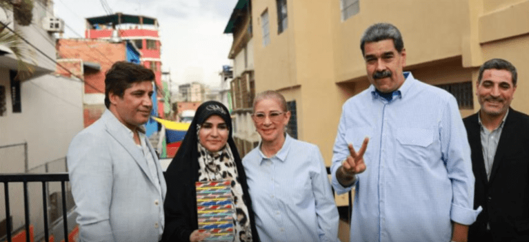 Maduro homenageia jornalista iraniana