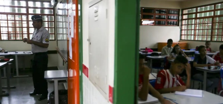 Escola cívico-militar