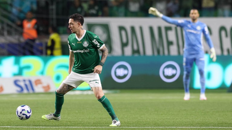 O jogador Anibal Moreno, da SE Palmeiras, em jogo contra a equipe do Mirassol FC, durante partida válida pela décima quarta rodada, do Campeonato Brasileiro, Série A, na arena Allianz Parque