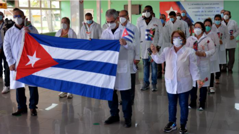 Médicos cubanos