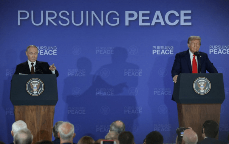 Trump e Putin na Base Conjunta Elmendorf-Richardson em Anchorage, Alasca, EUA, 15 de agosto de 2025
