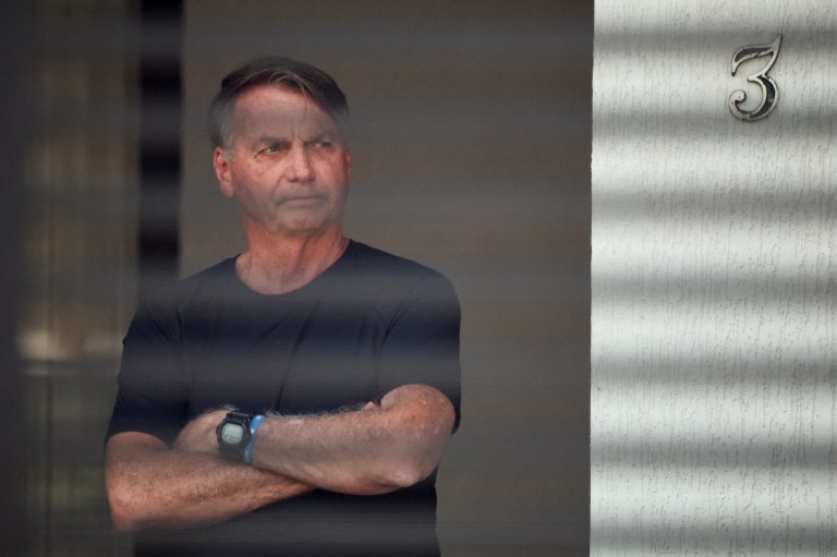 Ex-presidente Jair Bolsonaro em casa, em Brasília, durante prisão domiciliar determinada pelo STF
14/08/2025
REUTERS/Adriano Machado