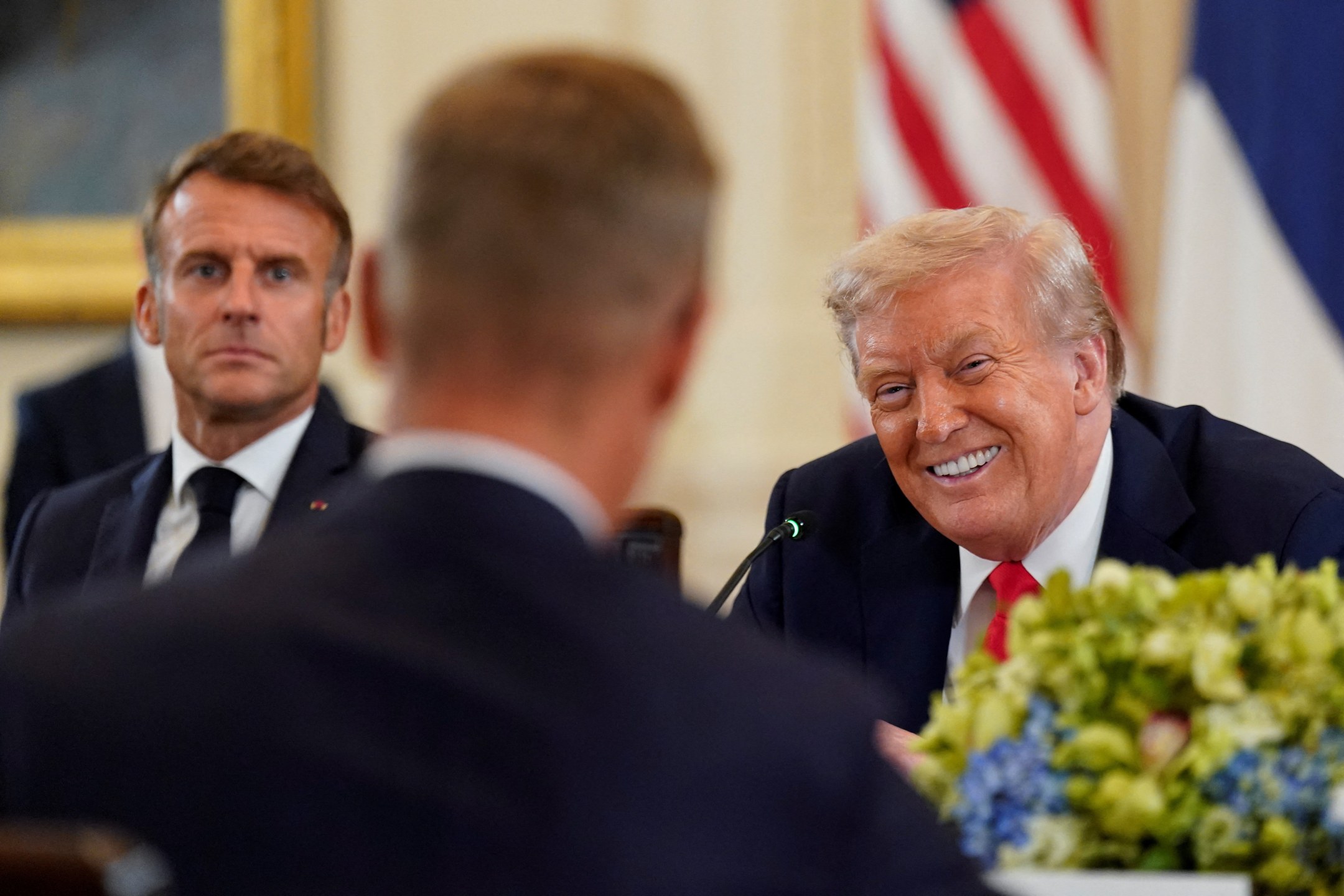 Macron participa de reunião com Trump, Zelensky e outros líderes europeus na Casa Branca - 18/08/2025