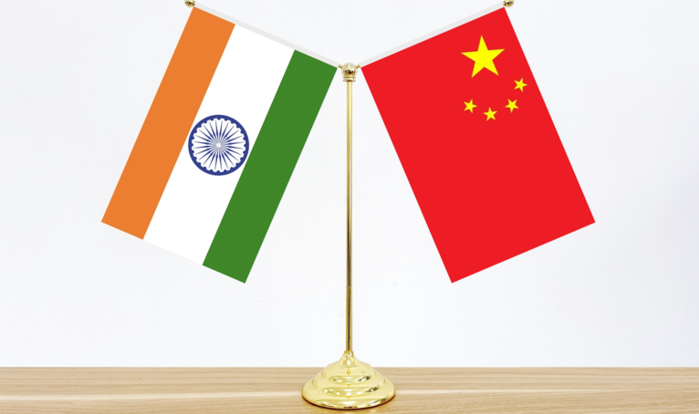 Bandeiras da Índia e da China