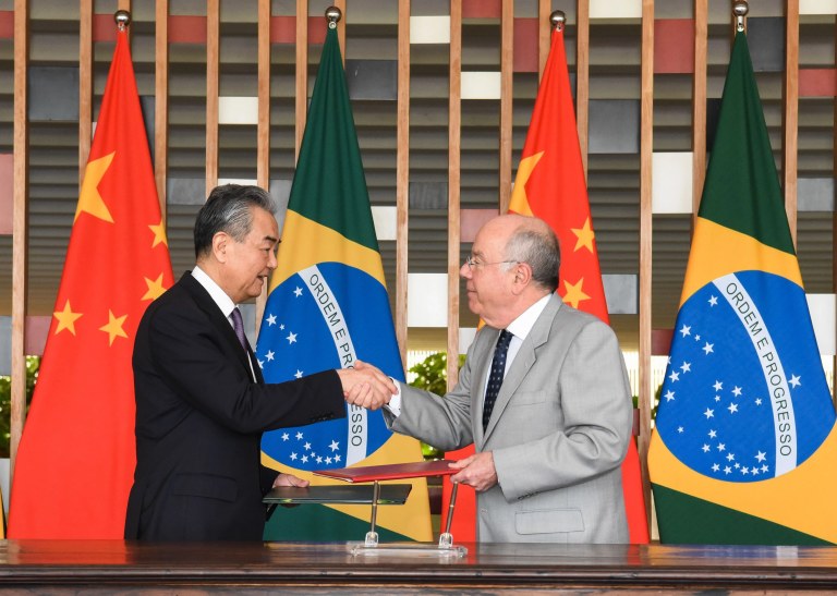 Wang Yi e Mauro Vieira, chanceleres da China e Brasil