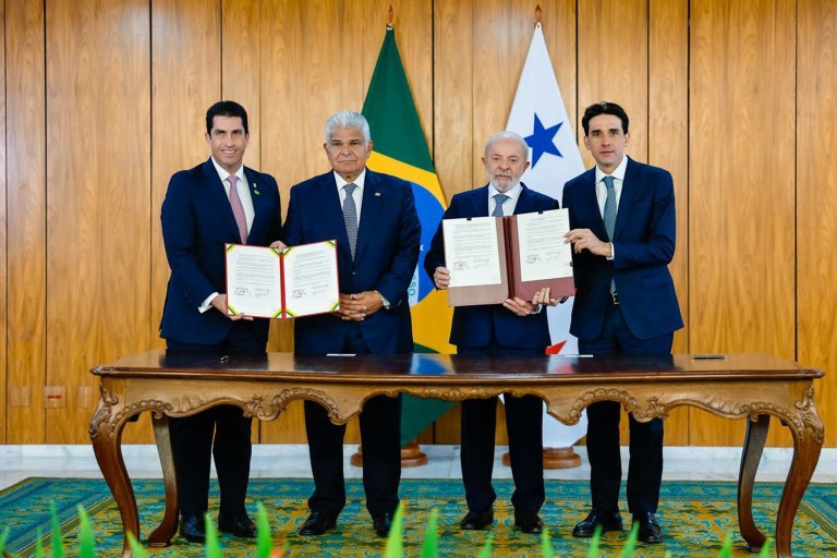 Presidente da República, Luiz Inácio Lula da Silva, durante cerimônia de assinatura de atos com o Presidente da República do Panamá, José Raúl Mulino. Palácio do Planalto – Brasília (DF)