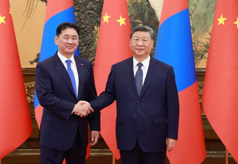 Xi reúne-se com presidente da Mongólia Ukhnaa Khurelsukh