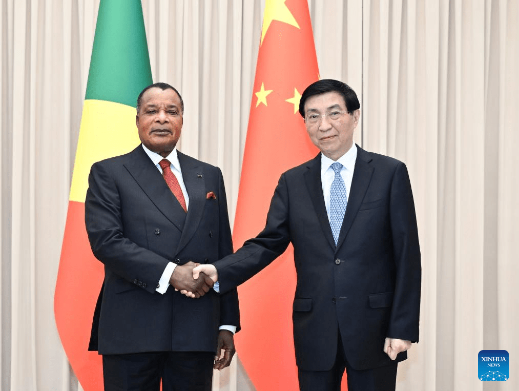 Mais alto conselheiro político da China se reúne com presidente da República do Congo