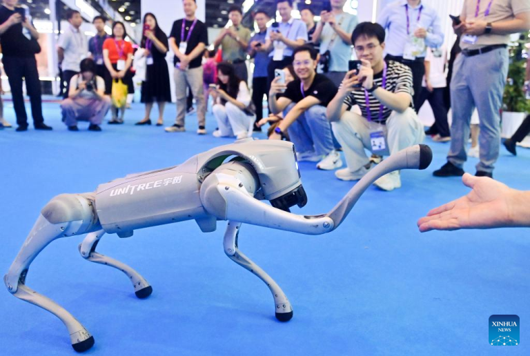22ª Exposição China-ASEAN destaca tecnologias de ponta