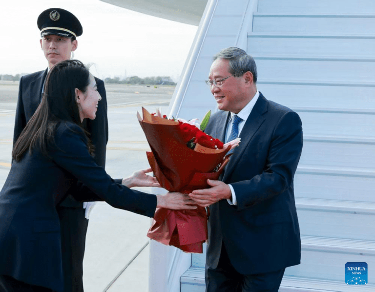 Premiê chinês chega a Nova York para debate geral da 80ª sessão da Assembleia Geral da ONU