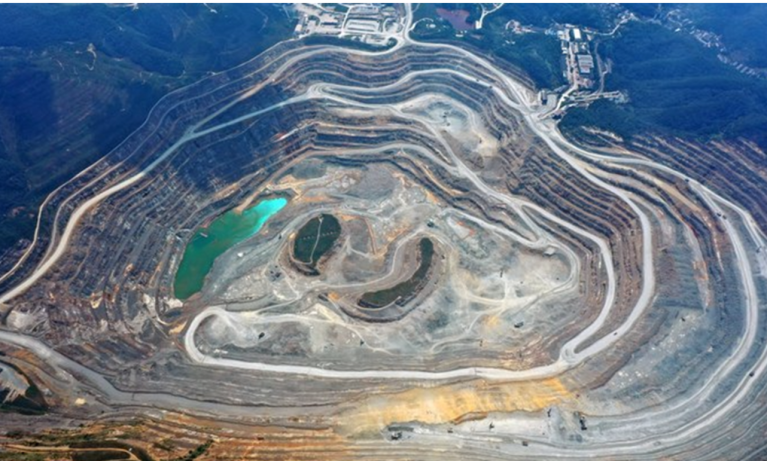 Área de mineração de cobre a céu aberto em Dexing, província de Jiangxi, no leste da China, em 7 de agosto de 2024. Foto: Global Times
