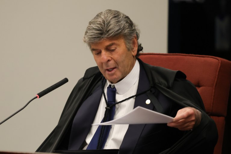 Brasília (DF) 10/09/2025 - O ministro Luiz Fux chega para proferir seu voto na Primeira Turma do Supremo Tribunal Federal (STF), que realiza o quarto dia de julgamento dos réus do Núcleo 1 da trama golpista, formado pelo ex-presidente Jair Bolsonaro e mais sete aliados