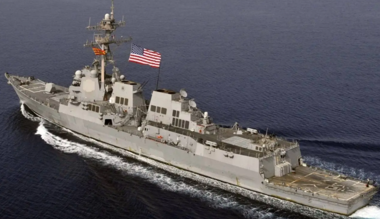 O navio de guerra USS Jason Dunham interceptou o navio "Carmen Rosa" na zona econômica exclusiva da Venezuela
