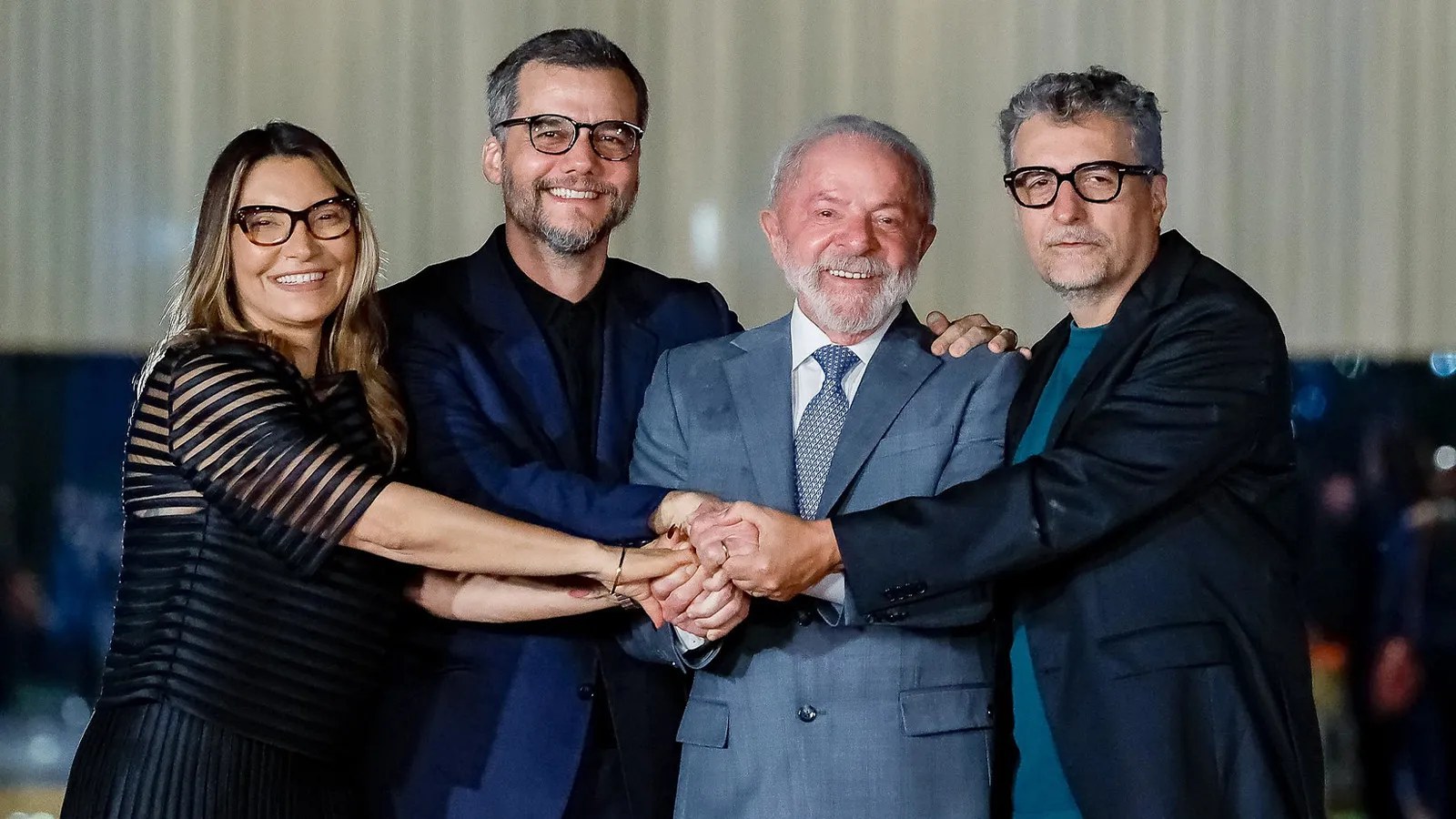 O presidente Lula e a primeira-dama Janja recebem o ator Wagner Moura e o diretor Kleber Mendonça Filho para sessão de O Agente Secreto