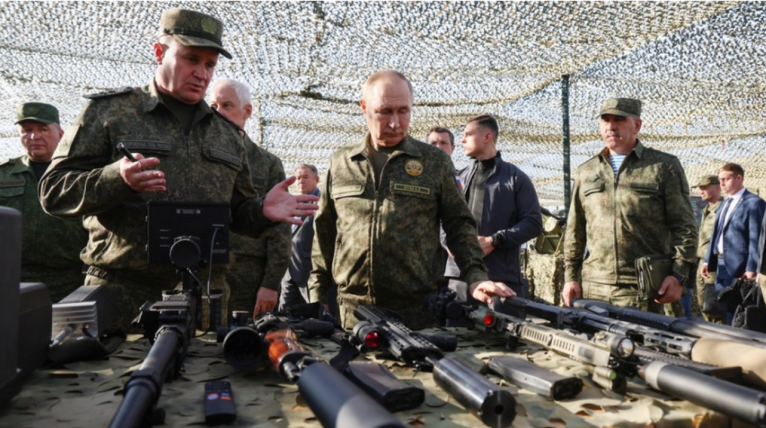 Putin visitou um posto de comando em Mulino, noroeste da Rússia